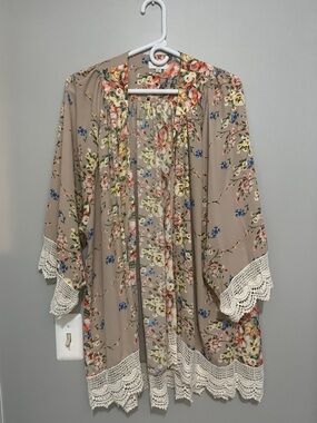 NWOT Umgee Floral Lace Trim Kimono